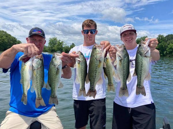 Expert Lake Fishing in Guntersville | 8Hr Charter