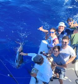 5 people fishing in Kailua-Kona