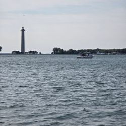 Scenic lakeside view at Lakeside Marblehead