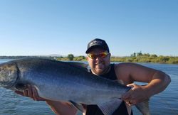 1 angler fishing in Richland