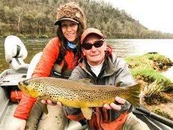 2 people fishing in Gassville