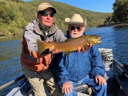 Image of 2 people fishing in Gassville
