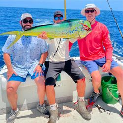 Fishing adventure with 3 people in FL