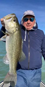 Angler with a large Florida Bass fish caught in Voss