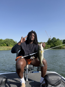 Hooked a big Largemouth Bass in Buchanan Dam TX with Heavy Tackle, Light Tackle!