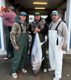 Catch of the day! Giant king mackerel in DE