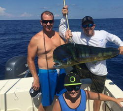 3 people fishing in Islamorada with a 25-inch fish