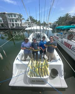4 people enjoying a great fishing trip in FL