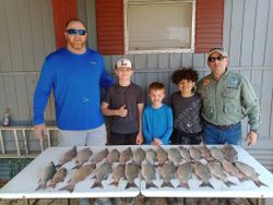 Group of 5 people enjoying a fishing tour in Graford