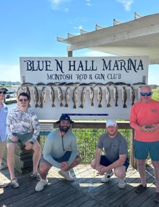 5 people enjoying a great fishing trip in GA
