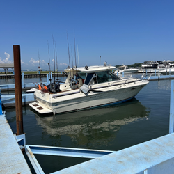 Stunning view of Port Clinton, perfect for fishing