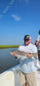 Proud angler with a solid Redfish catch!