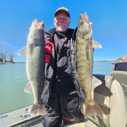 Catching giant Walleye with Captain Theron