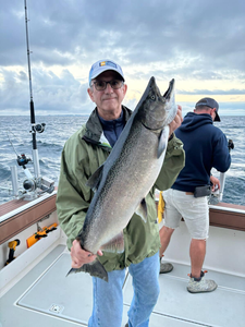 3 people fishing in Muskegon with a 28-inch catch