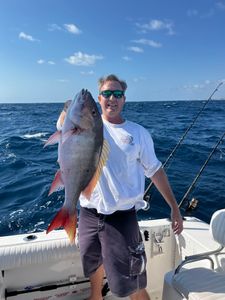 Angler with 28-inch catch in West Palm Beach, Florida