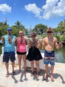 Group of 4 people enjoying a day of fishing in FL