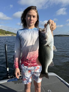 Nice largemouth bass caught on fly fishing with light tackle in clear conditions!