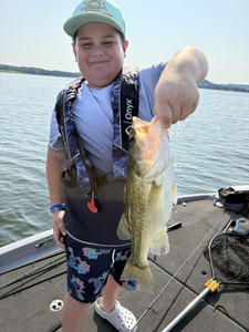 Nice largemouth bass using fly fishing and light tackle at Lago Vista!