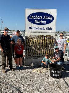 Group of 6 people fishing at Lakeside Marblehead