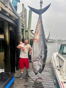 116" 850 lbs!  Showing his little boy his BIG boy!