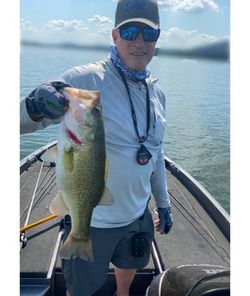 bass fishing lake guntersville 