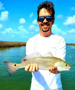 Fisherman with big 19-inch catch in Port Aransas