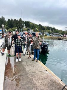 Group of 6 people enjoying fishing trip in Reedsport