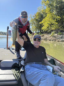 Nice largemouth bass using jigging and trolling techniques in clear conditions!