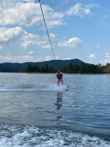 Stunning landscape of KY with boats and people enjoying water sports activities.