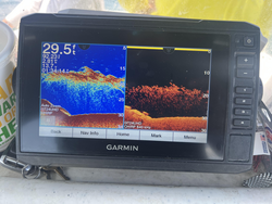 Sonar showing good structure and fish activity - perfect setup for jigging and trolling in these conditions.