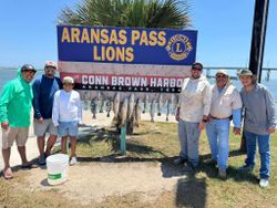6 anglers in TX enjoying a great fishing trip