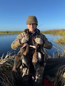 Solo tourist exploring Florida on cruises, fishing, hunting, and tours