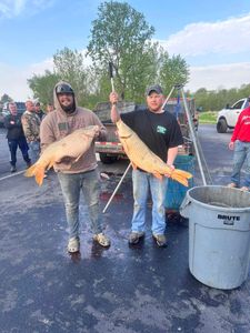 7 people fishing in Ohio