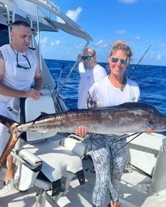 Anglers enjoying a great fishing trip in Marathon