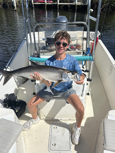 Reeling in a big tarpon with deep sea finesse!