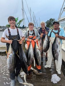 Six big blackfin tuna, king mackerel, wahoo fish, and king mackerel caught in NJ waters