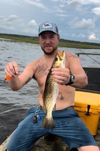 2 people fishing outdoors in FL