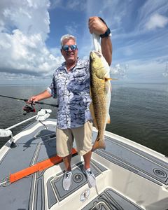 Angler with a big 28-inch fish on a fishing tour in LA