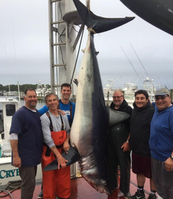 6 people fishing in Montauk