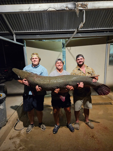3 people fishing in Del Rio