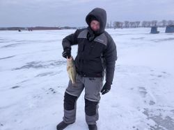  ice fishing lakes with kids are safe