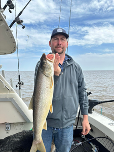 Fishing in Wisconsin with a big 27-inch catch
