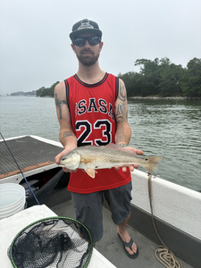 Hooking reds with light tackle on a partly cloudy day!