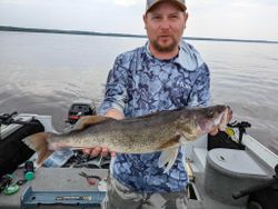 Wisconsin guides, Walleye action.