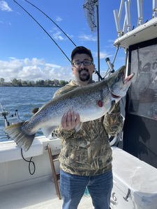 Fishing with a big 27-inch fish in Olcott