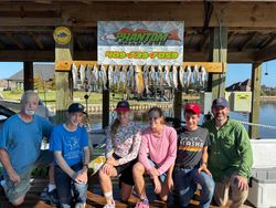 6 anglers enjoy a successful fishing trip in TX