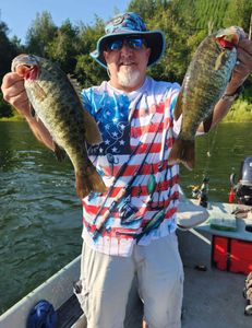 2 smallmouth bass caught on fishing tour in OR