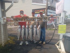 Strong Salmon Bite Despite Boat Troubles