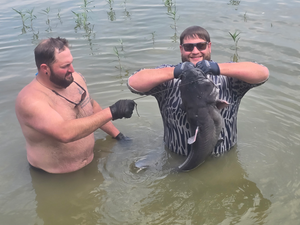 Lake Tawakoni Handfishing: Flathead & Blue Catfish Near Dallas