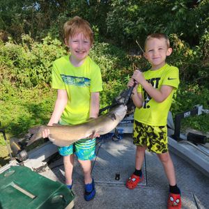 April 30 Open for Catfishing – Fresh Bait, Big Bites, Book Now!